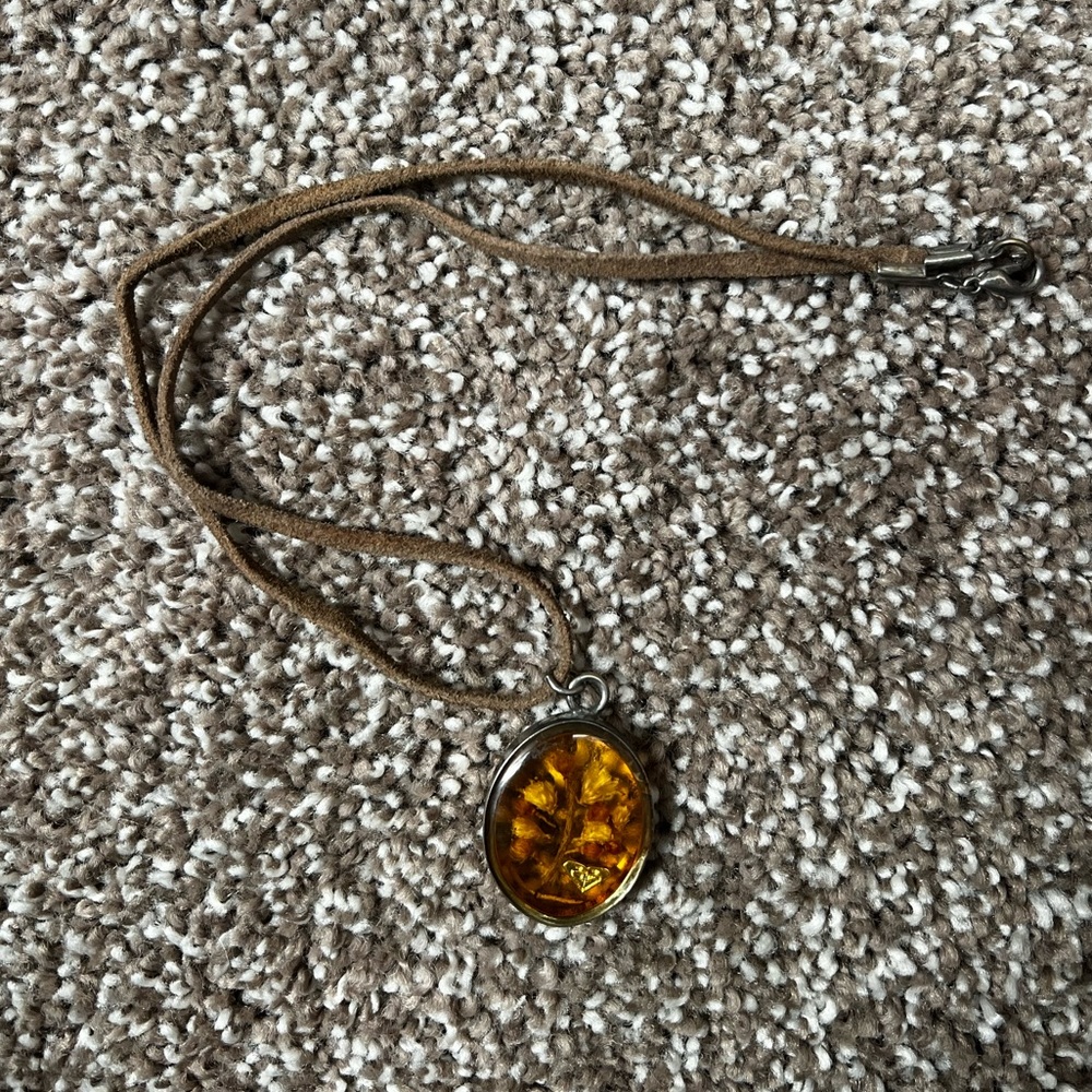 Vintage Roxy Necklace - Picture 6 of 8